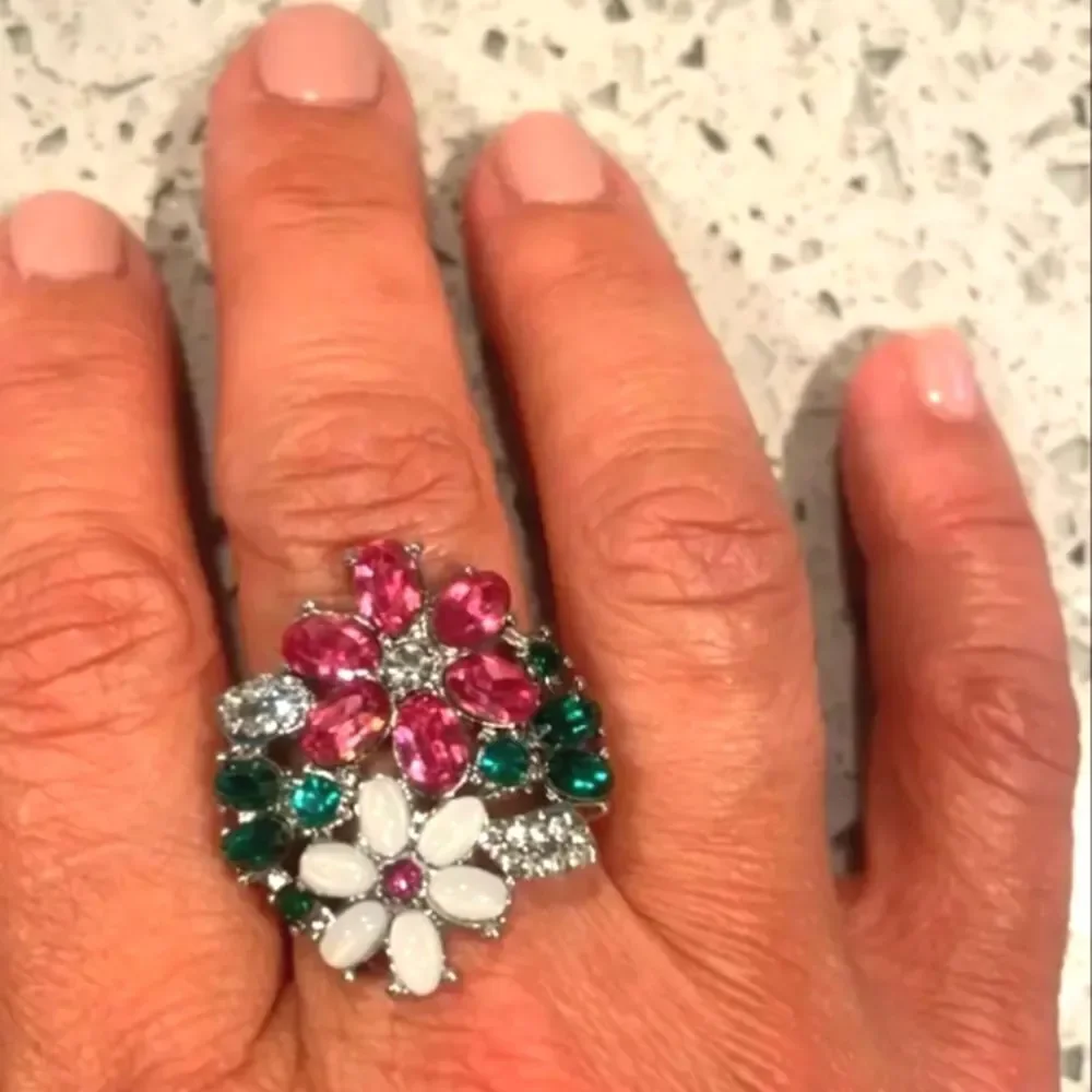 Ladies Bohemian Floral Ring sz 6
